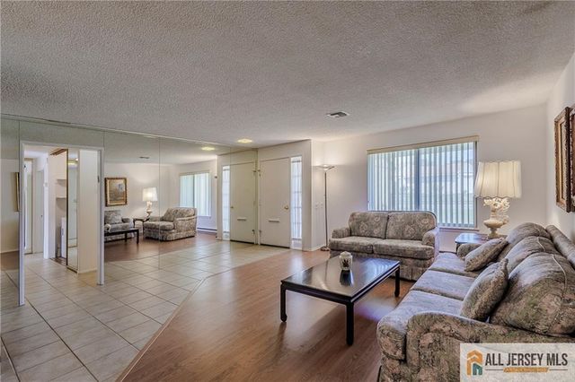 30 Larch Plaza 30A, Monroe, NJ 08831