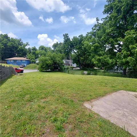 520 N Pleasant Street, Independence, MO 64050