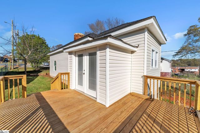 4 Walnut Street, Startex, SC 29377