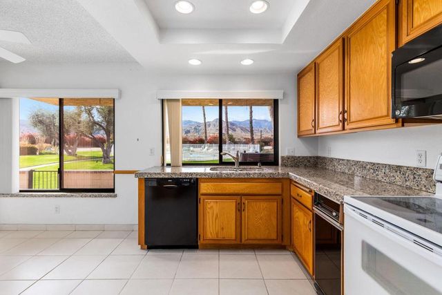 35801 Paseo Circulo W, Cathedral City, CA 92234