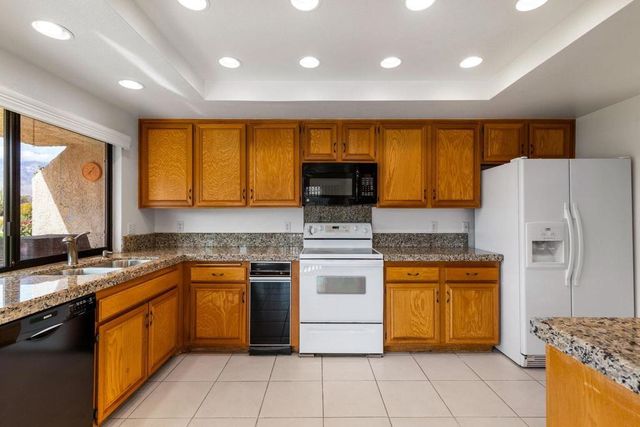 35801 Paseo Circulo W, Cathedral City, CA 92234