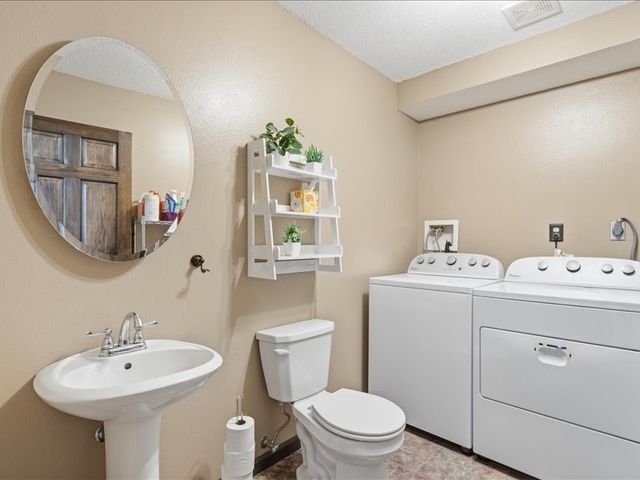 350 Fox Run Drive, North Liberty, IA 52317