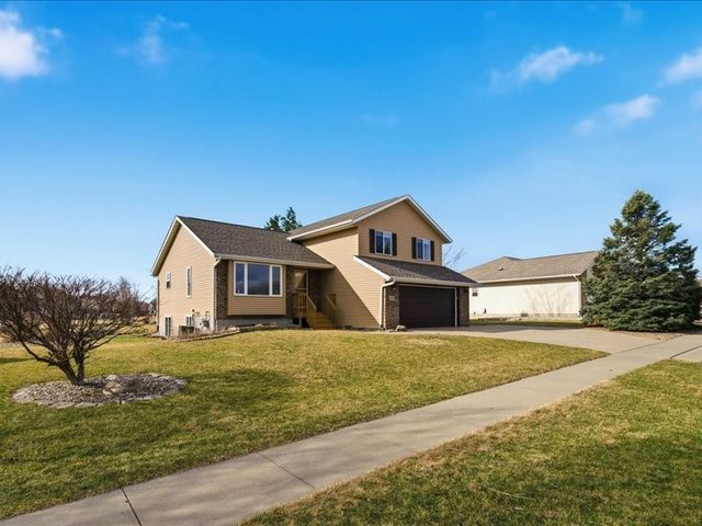 350 Fox Run Drive, North Liberty, IA 52317