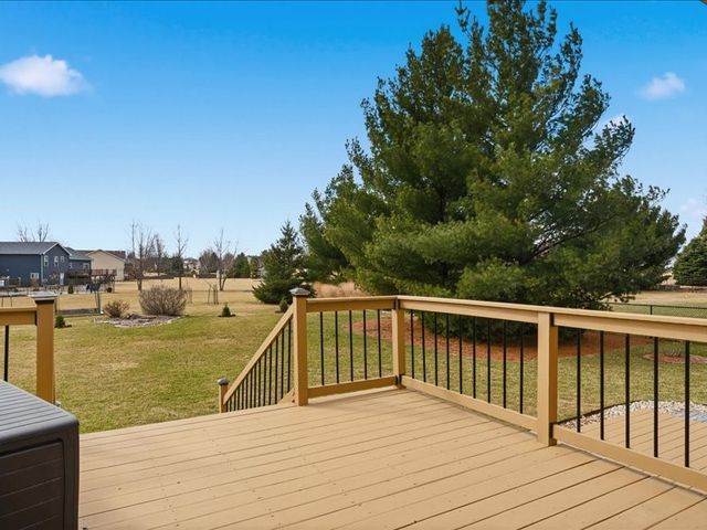 350 Fox Run Drive, North Liberty, IA 52317