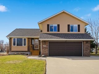 350 Fox Run Drive, North Liberty, IA 52317