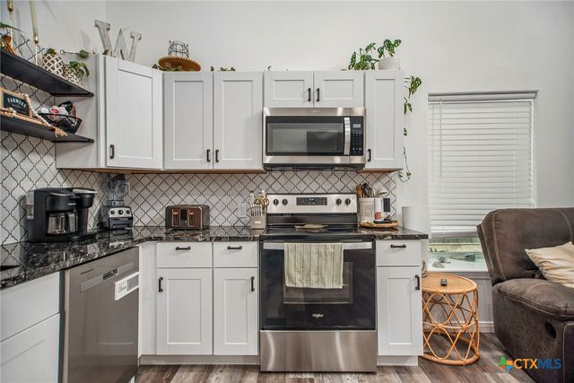 807 W Dallas Avenue, Seadrift, TX 77983