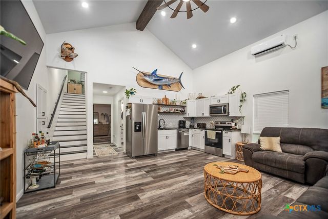 807 W Dallas Avenue, Seadrift, TX 77983