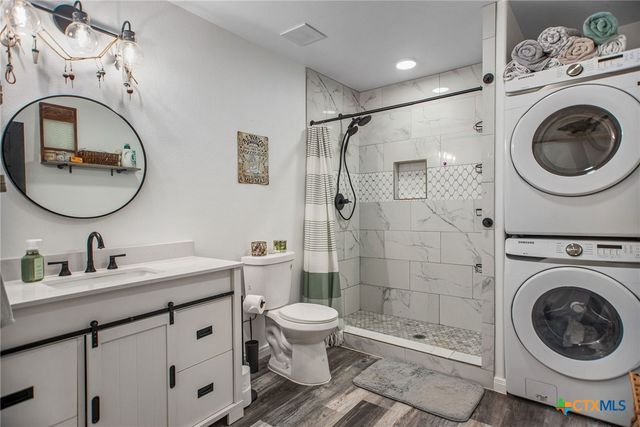 807 W Dallas Avenue, Seadrift, TX 77983