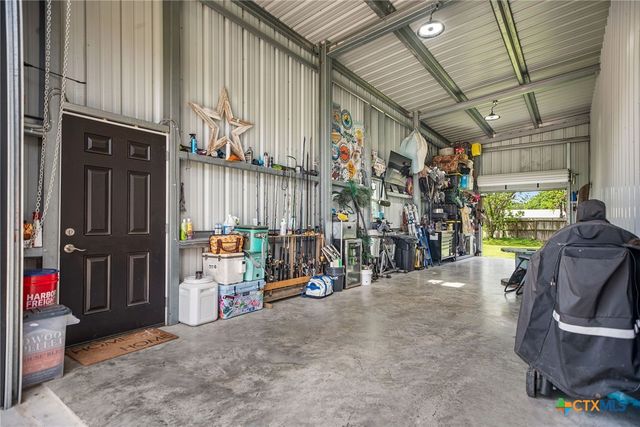 807 W Dallas Avenue, Seadrift, TX 77983