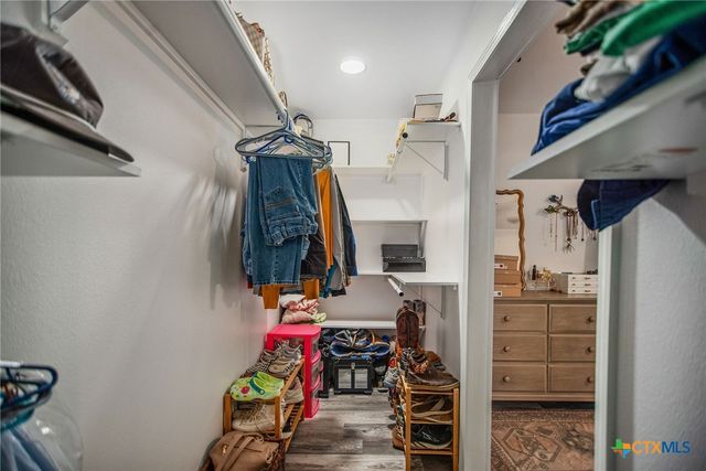 807 W Dallas Avenue, Seadrift, TX 77983