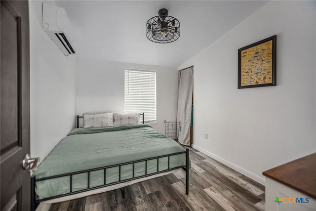 807 W Dallas Avenue, Seadrift, TX 77983