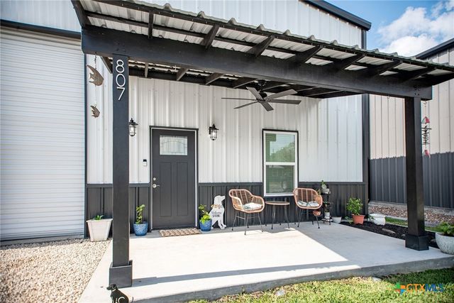 807 W Dallas Avenue, Seadrift, TX 77983