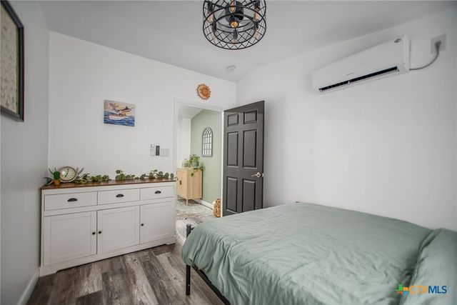 807 W Dallas Avenue, Seadrift, TX 77983