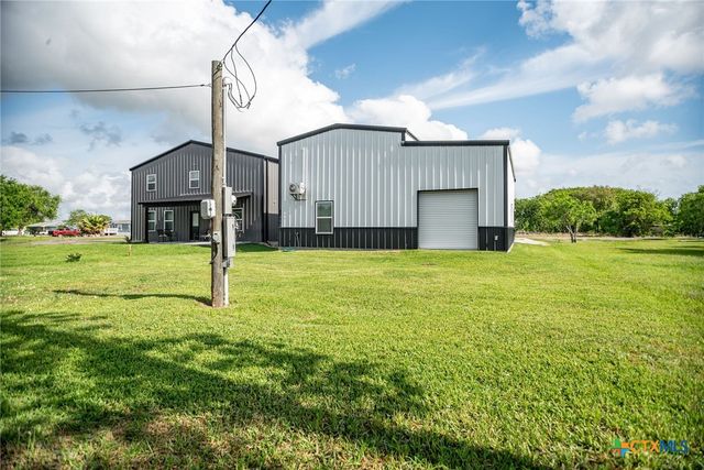 807 W Dallas Avenue, Seadrift, TX 77983