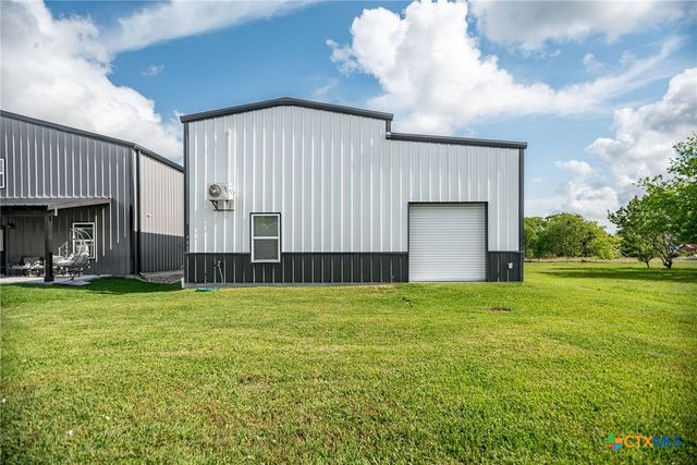 807 W Dallas Avenue, Seadrift, TX 77983
