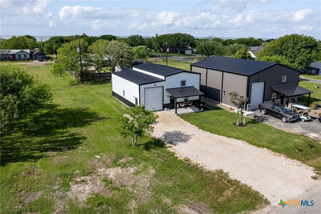 807 W Dallas Avenue, Seadrift, TX 77983