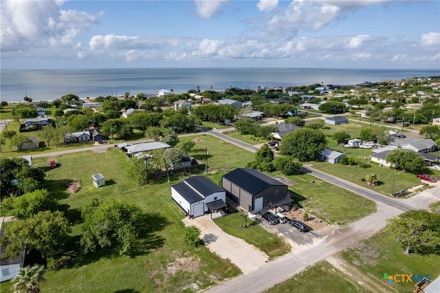 807 W Dallas Avenue, Seadrift, TX 77983