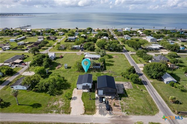 807 W Dallas Avenue, Seadrift, TX 77983