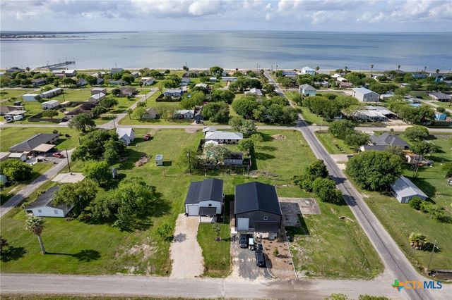 807 W Dallas Avenue, Seadrift, TX 77983