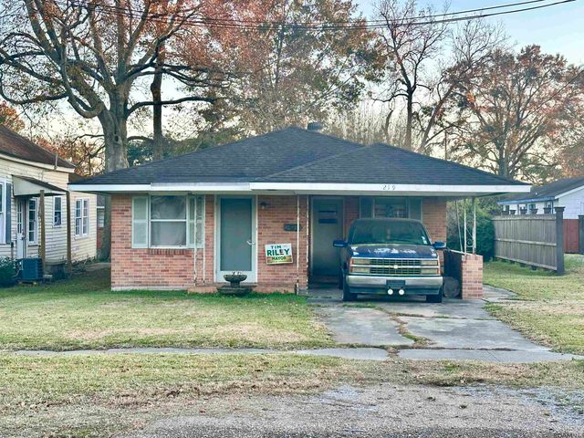 219 E Railroad St, Gonzales, LA 70737