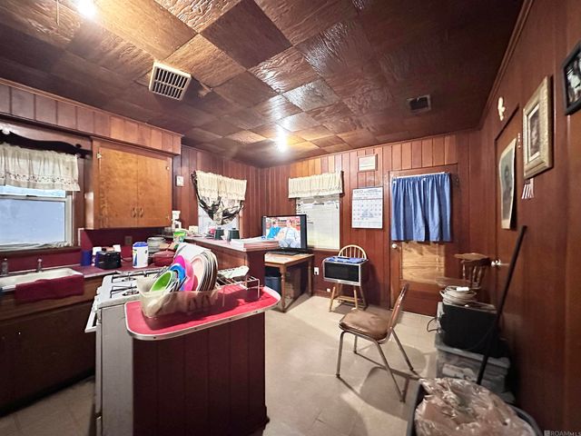 219 E Railroad St, Gonzales, LA 70737