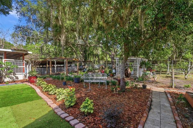 1898 BLACKWELDER ROAD, De Leon Springs, FL 32130