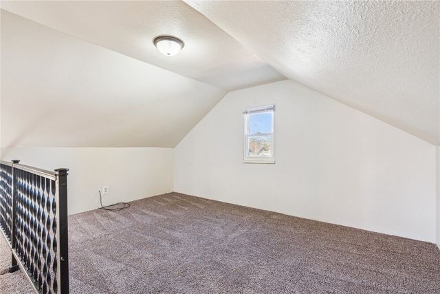 1215 5th Avenue, Vinton, IA 52349