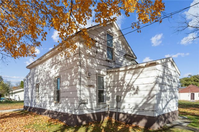1215 5th Avenue, Vinton, IA 52349