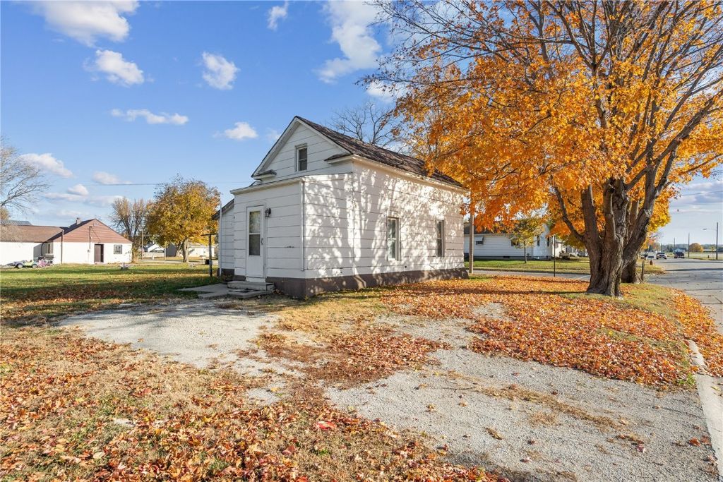 1215 5th Avenue, Vinton, IA 52349