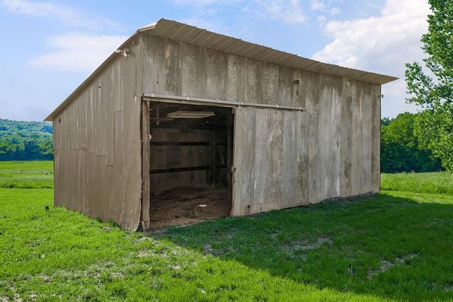 31906 E Burgess Road, Buckner, MO 64016