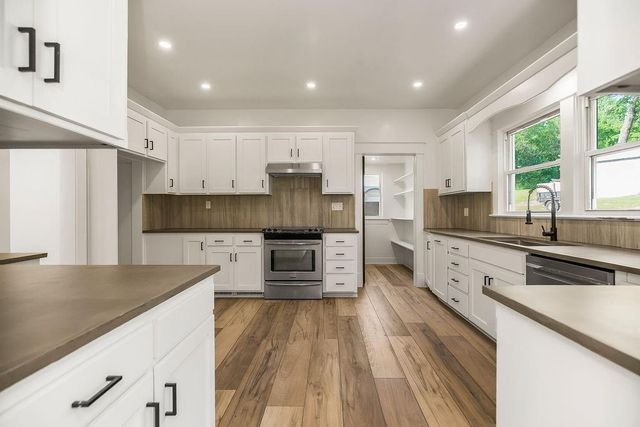 31906 E Burgess Road, Buckner, MO 64016