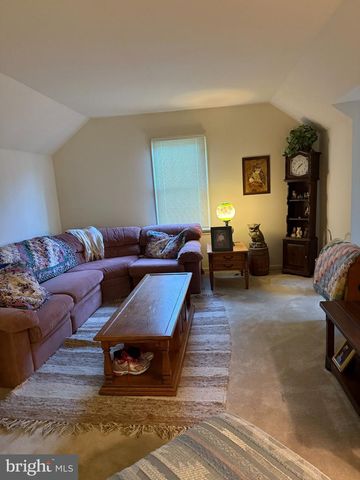 410 SEVILLE DR, Red Lion, PA 17356