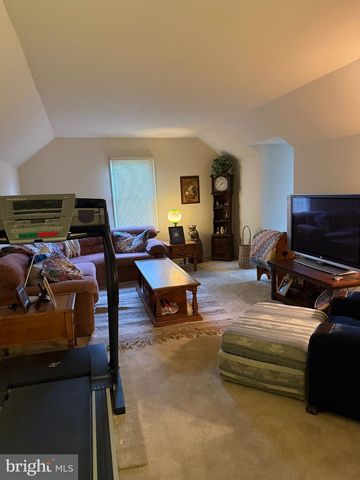 410 SEVILLE DR, Red Lion, PA 17356