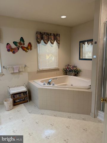 410 SEVILLE DR, Red Lion, PA 17356