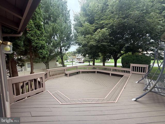 410 SEVILLE DR, Red Lion, PA 17356
