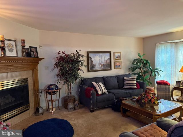 410 SEVILLE DR, Red Lion, PA 17356