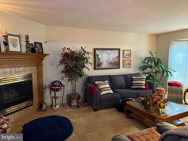 410 SEVILLE DR, Red Lion, PA 17356