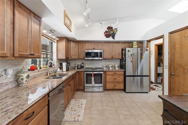 1900 W Alhambra Drive, Citrus Springs, FL 34434