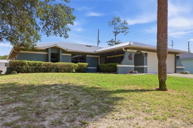 1900 W Alhambra Drive, Citrus Springs, FL 34434