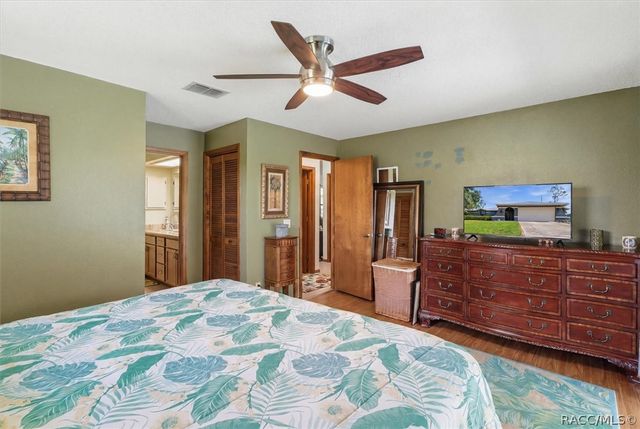 1900 W Alhambra Drive, Citrus Springs, FL 34434