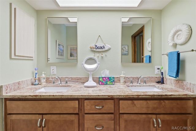 1900 W Alhambra Drive, Citrus Springs, FL 34434