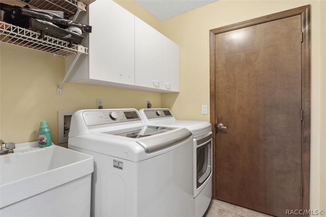 1900 W Alhambra Drive, Citrus Springs, FL 34434