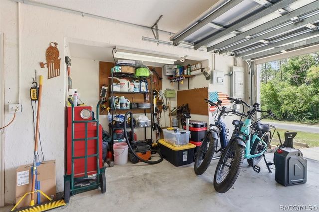 1900 W Alhambra Drive, Citrus Springs, FL 34434