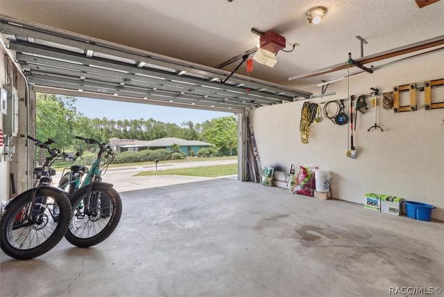 1900 W Alhambra Drive, Citrus Springs, FL 34434