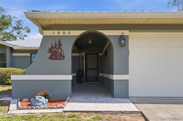 1900 W Alhambra Drive, Citrus Springs, FL 34434