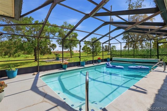 1900 W Alhambra Drive, Citrus Springs, FL 34434