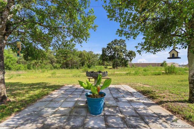 1900 W Alhambra Drive, Citrus Springs, FL 34434