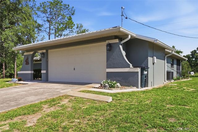 1900 W Alhambra Drive, Citrus Springs, FL 34434