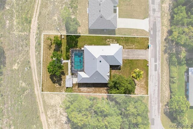 1900 W Alhambra Drive, Citrus Springs, FL 34434