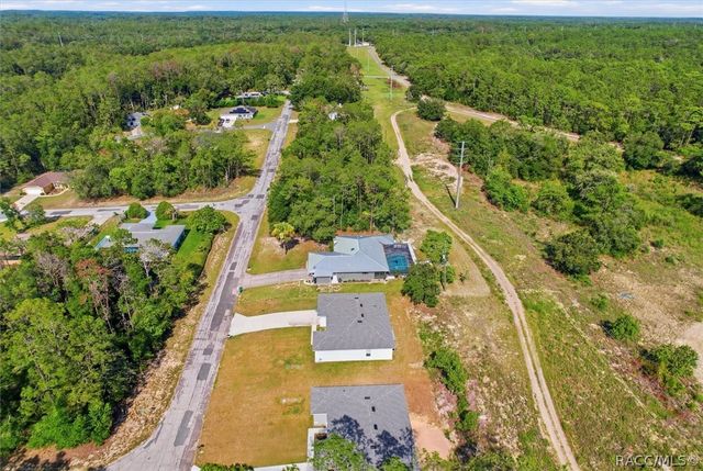 1900 W Alhambra Drive, Citrus Springs, FL 34434